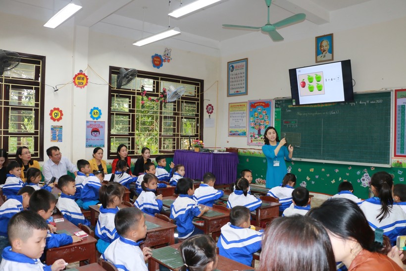 Dạy thể nghiệm SGK lớp 1 và sinh hoạt chuyên môn chương trình GDPT 2018 tại huyện Tân Kỳ, Nghệ An.
