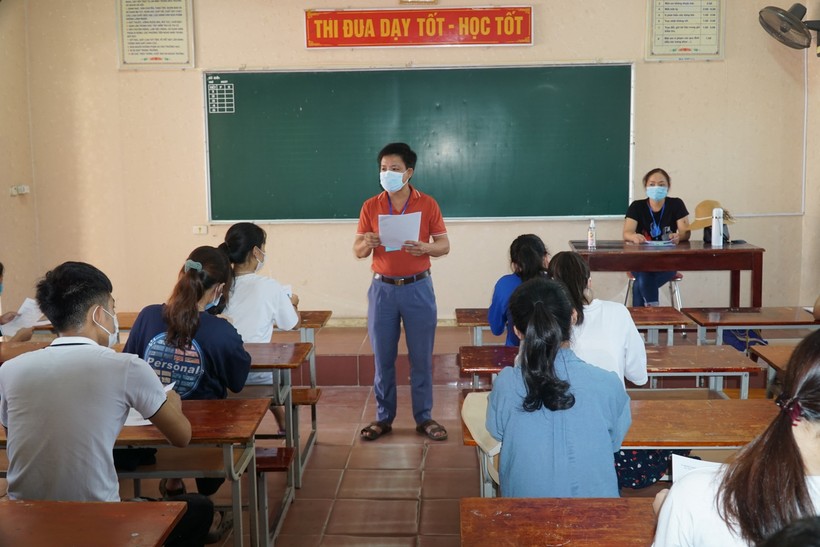 Học sinh nhiều huyện, thị tại Nghệ An dừng khảo sát chất lượng HS lớp 12 trực tiếp, chuyển sang trực tuyến