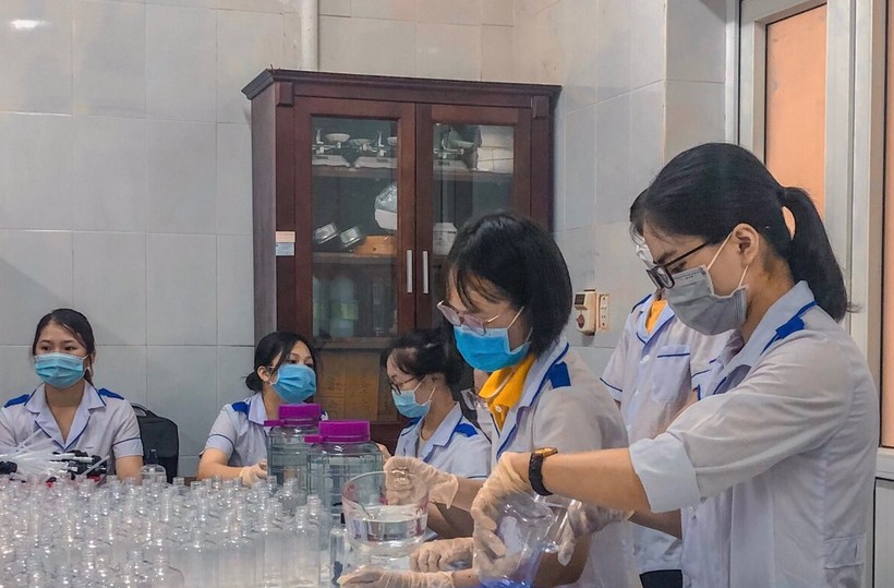 Sinh viên Trường ĐH Y khoa Vinh (Nghệ An) viết đơn tình nguyện tham gia tuyến đầu phòng chống dịch Covid-19