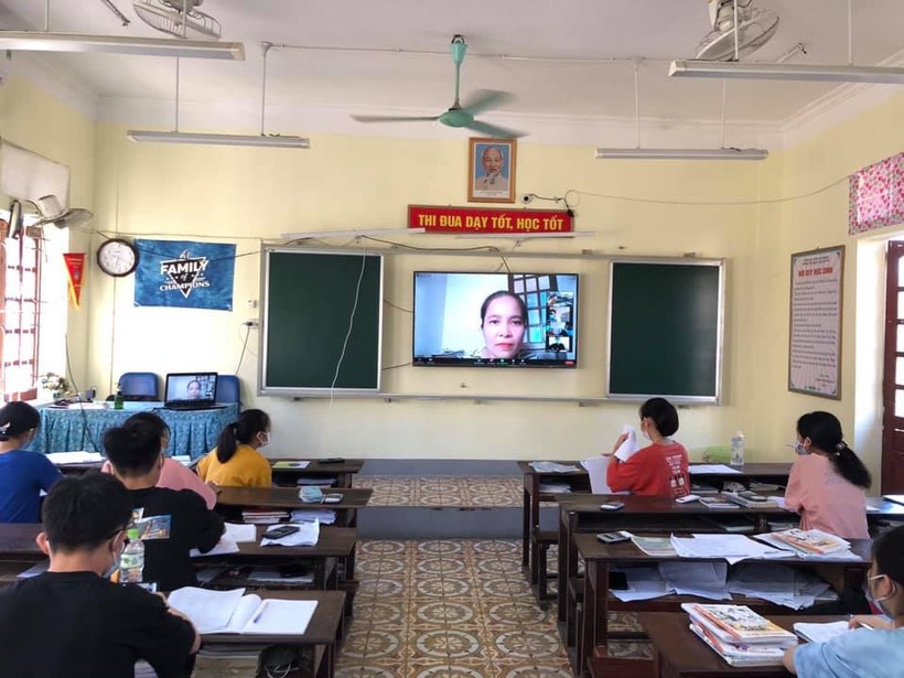 Học sinh Trường THPT Dân tộc nội trú Nghệ An tự học với sự hướng dẫn trực tuyến của giáo viên