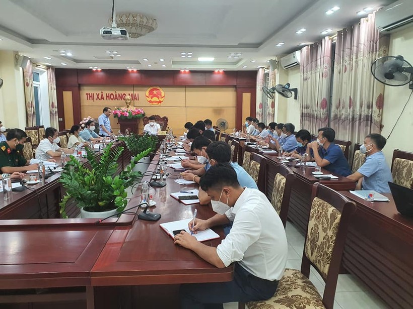 Ban chỉ đạo phòng chống dịch bệnh Covid-19 tỉnh Nghệ An họp khẩn về ca mắc mới trong cộng đồng. Ảnh: TTYT Nghệ An