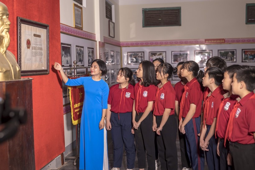 Hoạt động giáo dục truyền thống của cô trò Trường THCS Hưng Dũng, TP Vinh, Nghệ An.