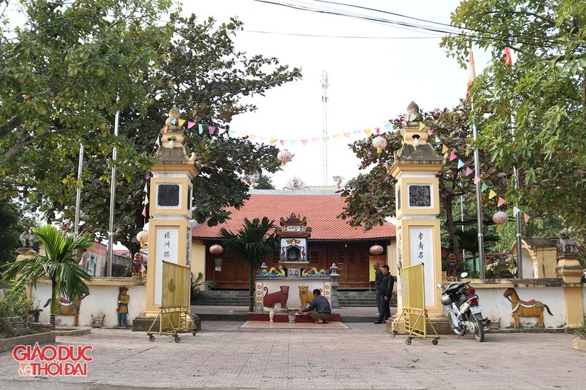 Đền Làng Hiếu tại phường Nghi Hải, thị xã Cửa Lò.