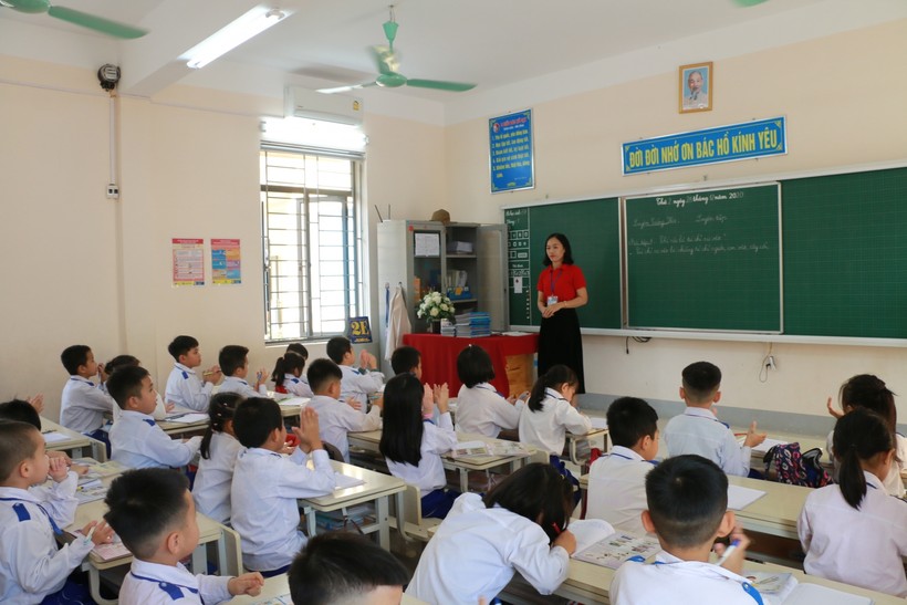 Giờ học của cô trò Trường Tiểu học Nghi Phú 2 (TP Vinh).