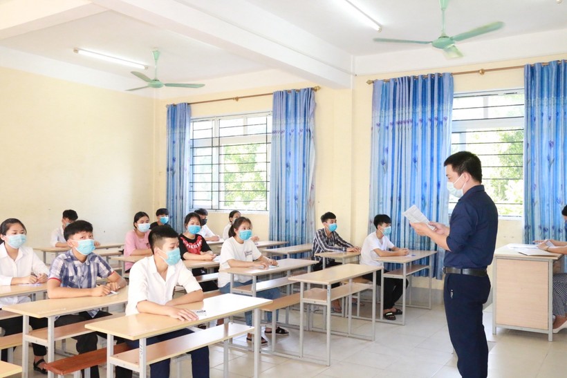 Thí sinh Nghệ An dự thi tuyển sinh lớp 10 năm học 2021 - 2022.