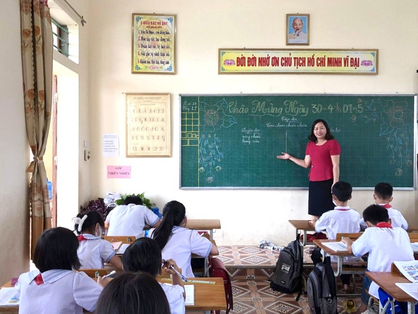 Cô Nguyễn Thị Lương (GV Trường Tiểu học Diễn Trung, huyện Diễn Châu, Nghệ An) đạt thủ khoa hội thi Giáo viên chủ nhiệm giỏi tỉnh cấp tiểu học năm 2022.