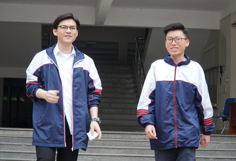 Lê Xuân Hoàng và Nguyễn Thành Phi Long (lớp 12A1, Trường THPT chuyên Đại học Vinh) cùng giành giải Nhì HSG quốc gia.