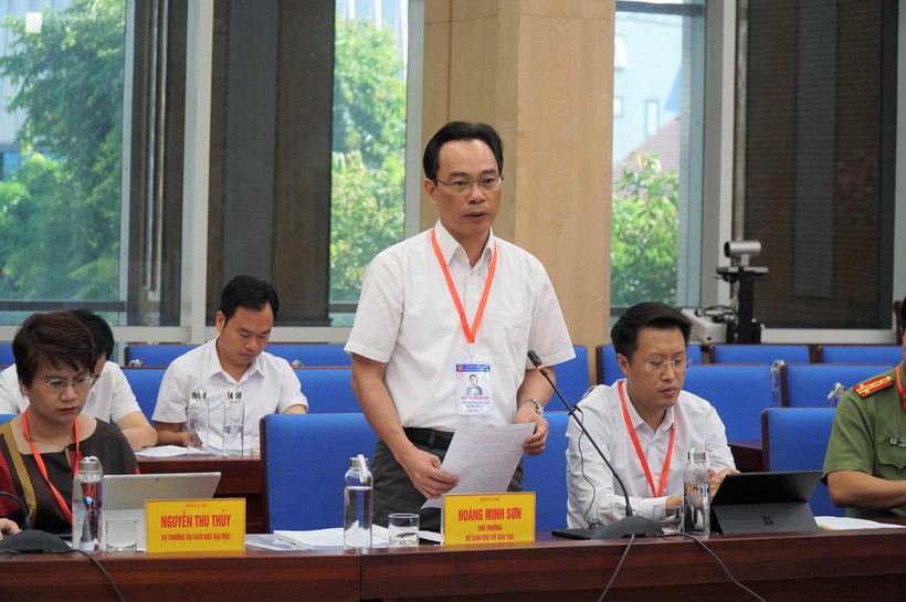 Thứ trưởng Bộ GD&ĐT Hoàng Minh Sơn phát biểu chỉ đạo tại buổi làm việc với tỉnh Nghệ An.