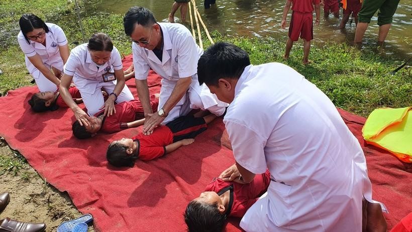 Trường mầm non Xá Lượng (huyện Tương Dương, Nghệ An) phối hợp với trạm y tế và các lực lượng tại địa phương tuyên truyền phòng tránh đuối nước, dạy bơi cho học sinh.