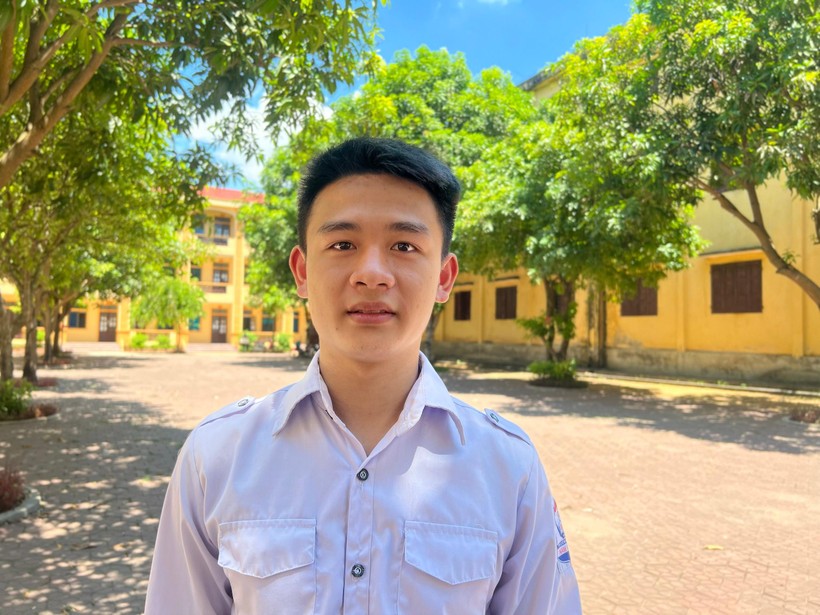 Thí sinh Nguyễn Trần Nam Khánh đạt á khoa toàn quốc khối A00 với 29,8 điểm.