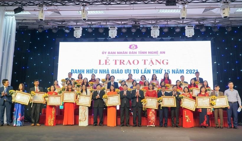 UBND tỉnh Nghệ An tổ chức trao tặng danh hiệu NGƯT có 34 cán bộ, giáo viên, giảng viên được công nhận năm 2020.