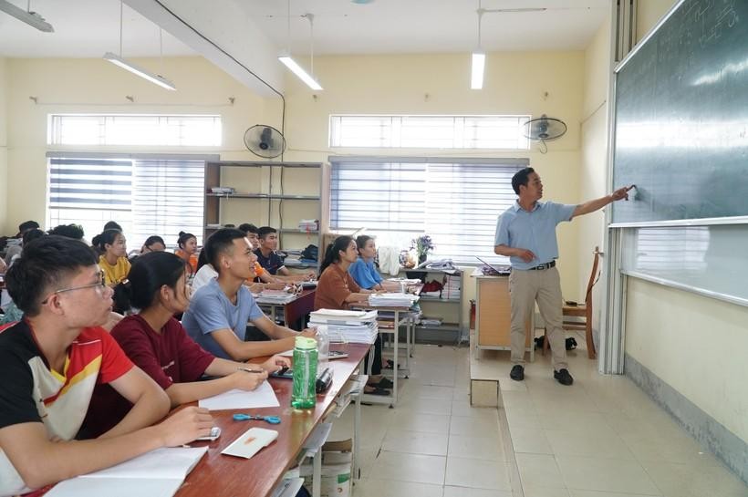 Giờ ôn thi của thầy trò Trường Phổ thông Dân tộc nội trú THPT số 2 tỉnh Nghệ An.