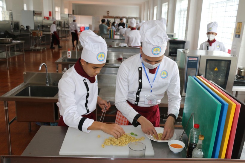 Lớp Kỹ thuật chế biến món ăn quốc tế, Trường Cao đẳng Du lịch – Thương mại Nghệ An.