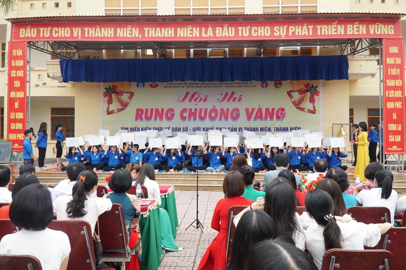 Hội thi Rung chuông Vàng “Tìm hiểu kiến thức sức khỏe sinh sản vị thành niên, thanh niên” được tổ chức tại Trường THPT Thái Lão, huyện Hưng Nguyên, Nghệ An.