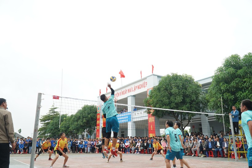 Hơn 500 vận động viên là cán bộ, nhà giáo tham gia hội thao truyền thống ngành giáo dục Nghệ An.