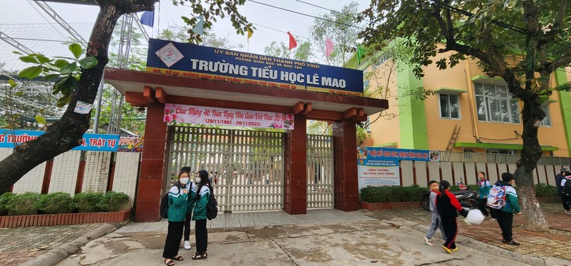 Trường Tiểu học Lê Mao (TP Vinh, Nghệ An) nơi xảy ra sự việc một số học sinh nhập viện nghi do hít phải khí độc từ súng đồ chơi.
