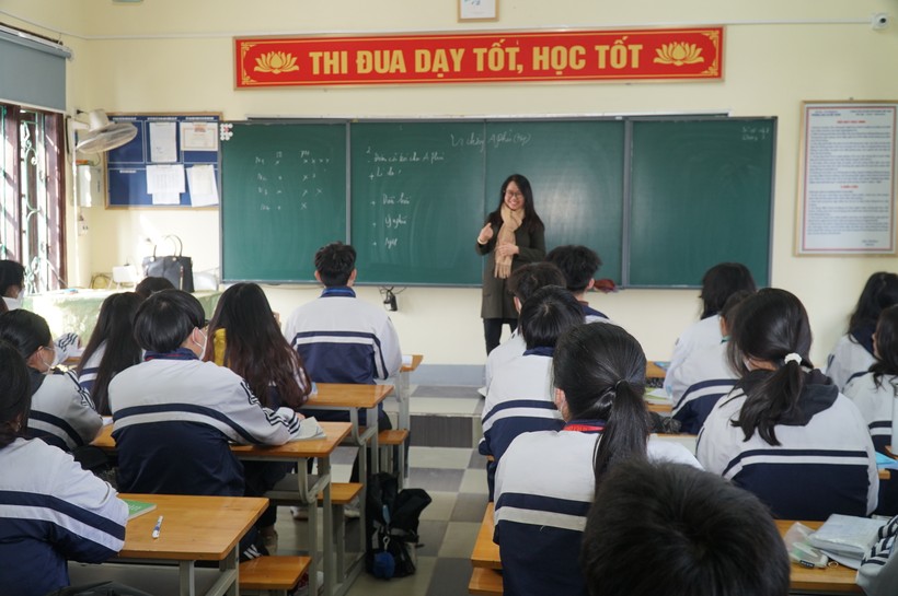 Giờ học môn Ngữ văn của cô trò Trường THPT Lê Viết Thuật, TP Vinh, Nghệ An. Ảnh: Hồ Lài.