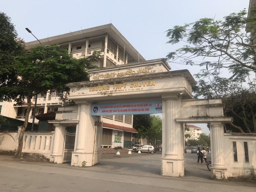 Một nữ sinh lớp 10 Trường THPT chuyên Đại học Vinh (Nghệ An) tự tử tại nhà riêng và để lại nghi vấn do bạo lực học đường. Ảnh: Hồ Lài.