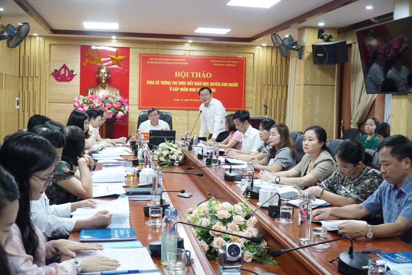 Hội thảo chia sẻ thông tin thúc đẩy giáo dục quyền con người ở cấp mầm non và tiểu học diễn ra tại Nghệ An. Ảnh: Hồ Lài.