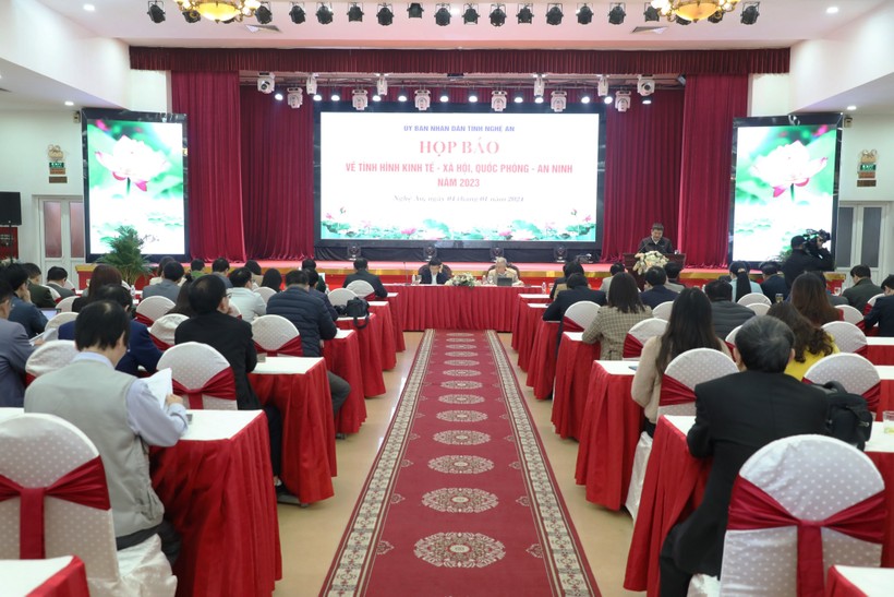 UBND tỉnh Nghệ An tổ chức họp báo tình hình kinh tế - xã hội, quốc phòng – an ninh năm 2023. Ảnh: PV