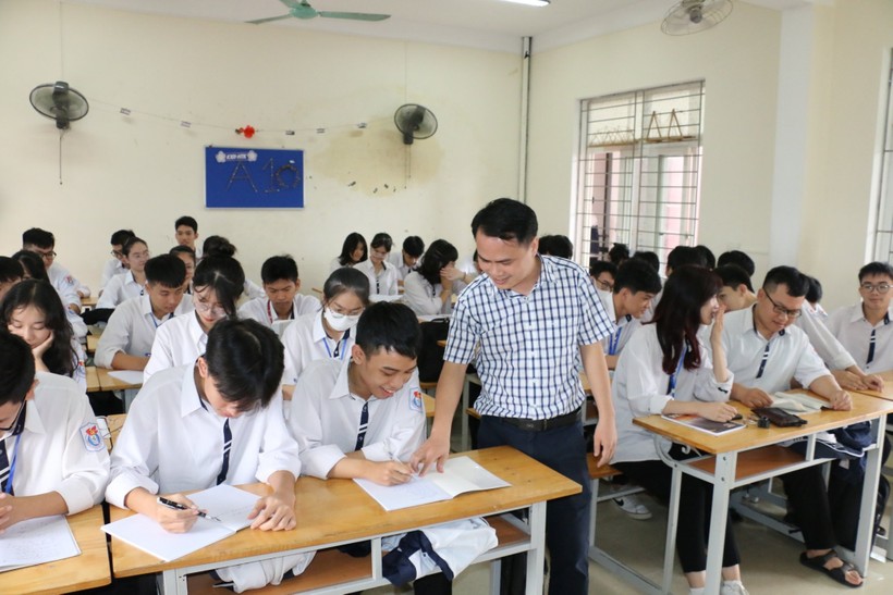 Giờ học tại Trường THPT Huỳnh Thúc Kháng (TP Vinh, Nghệ An). Ảnh: Hồ Lài
