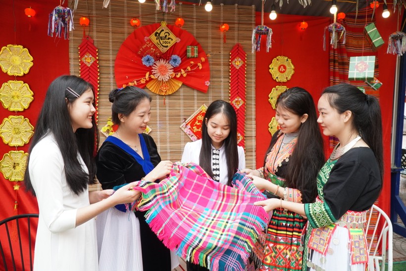 Trường Phổ thông Dân tộc nội trú tại Nghệ An quy tụ học sinh ở nhiều thành phần dân tộc Thái, Mông, Khơ Mú, Thổ... Ảnh: Hồ Lài