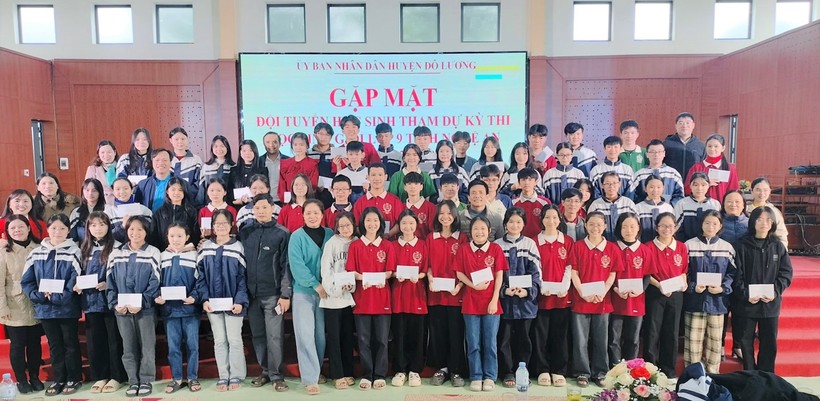 Huyện Đô Lương, Nghệ An gặp mặt học sinh trước khi tham gia kỳ thi học sinh giỏi tỉnh lớp 9 năm học 2023-2024. Ảnh: NTCC