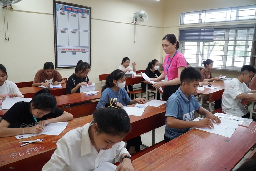 Năm nay, Nghệ An bỏ xét tuyển vào lớp 10 bằng chứng chỉ năng lực ngoại ngữ quốc tế kết hợp học bạ THCS. Ảnh: Hồ Lài