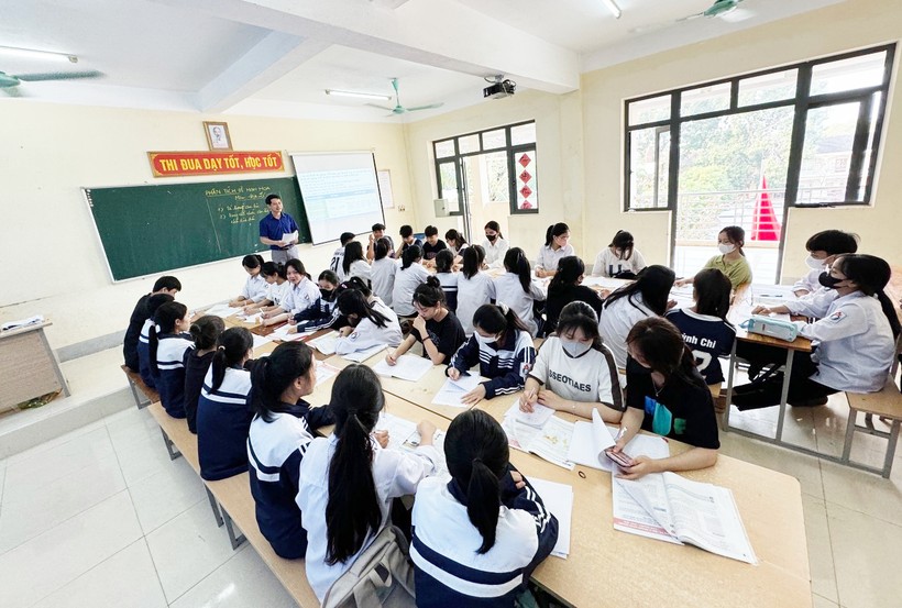 Giờ học tại Trường THPT Kim Liên, huyện Nam Đàn, Nghệ An. Ảnh: NVCC