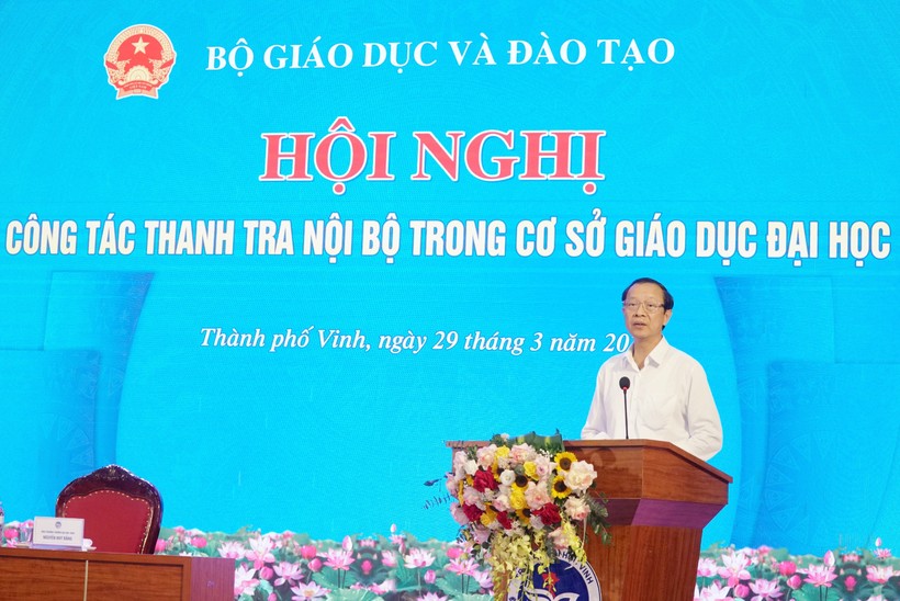 Thứ trưởng Bộ GD&ĐT Phạm Ngọc Thưởng phát biểu khai mạc hội nghị. Ảnh: Hồ Lài