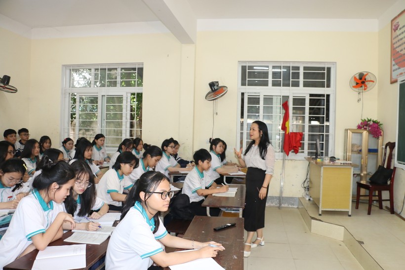Giờ học của cô trò Trường THCS Nghi Ân, thành phố Vinh, Nghệ An. Ảnh: Hồ Lài