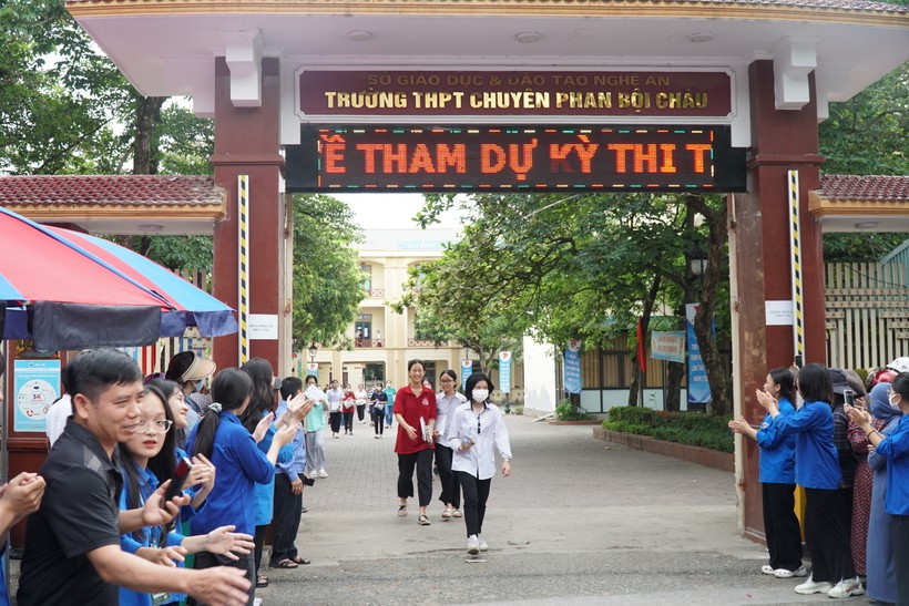Thí sinh dự thi vào Trường THPT chuyên Phan Bội Châu phải qua vòng sơ tuyển với tổng điểm hồ sơ từ 5 điểm trở lên. Ảnh: Hồ Lài