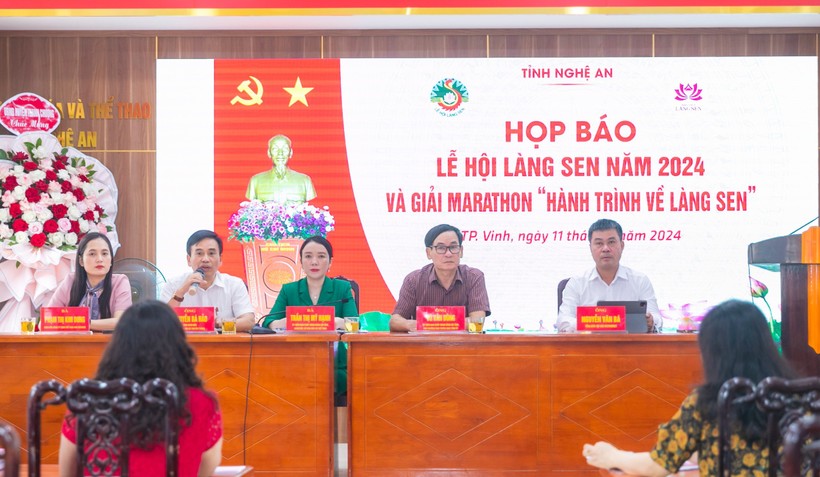 Sở Văn hóa và Thể thao Nghệ An tổ chức họp báo về Lễ hội Làng Sen năm 2024. Ảnh: Hồ Lài.