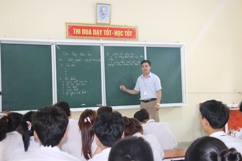 Giờ học tại Trường THPT Hoàng Mai 2, thị xã Hoàng Mai, Nghệ An. Ảnh: Hồ Lài
