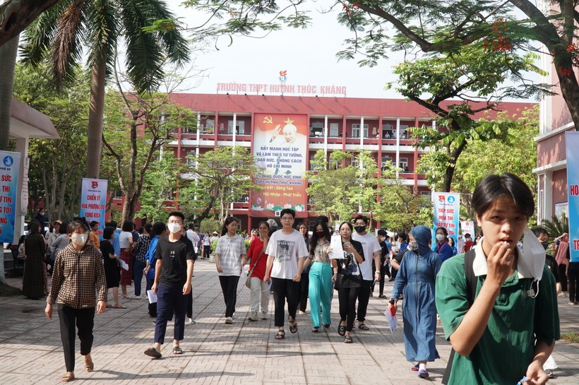 Trường THPT Huỳnh Thúc Kháng (TP Vinh, Nghệ An) hàng năm có điểm tuyển sinh vào lớp 10 cao nhất tỉnh. Ảnh: Hồ Lài