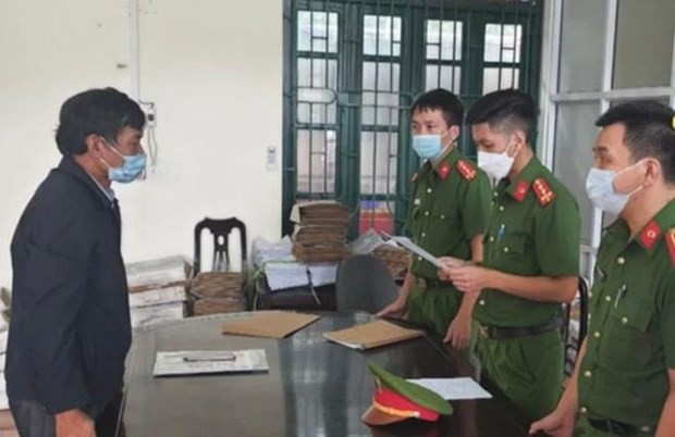 Cơ quan điều tra Bắc Ninh làm việc với một đối tượng trong vụ án.