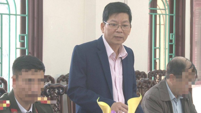 Đỗ Đức Lưu- Giám đốc CDC Nam Định (người đeo kính) đã nhận số tiền lớn từ Việt Á.