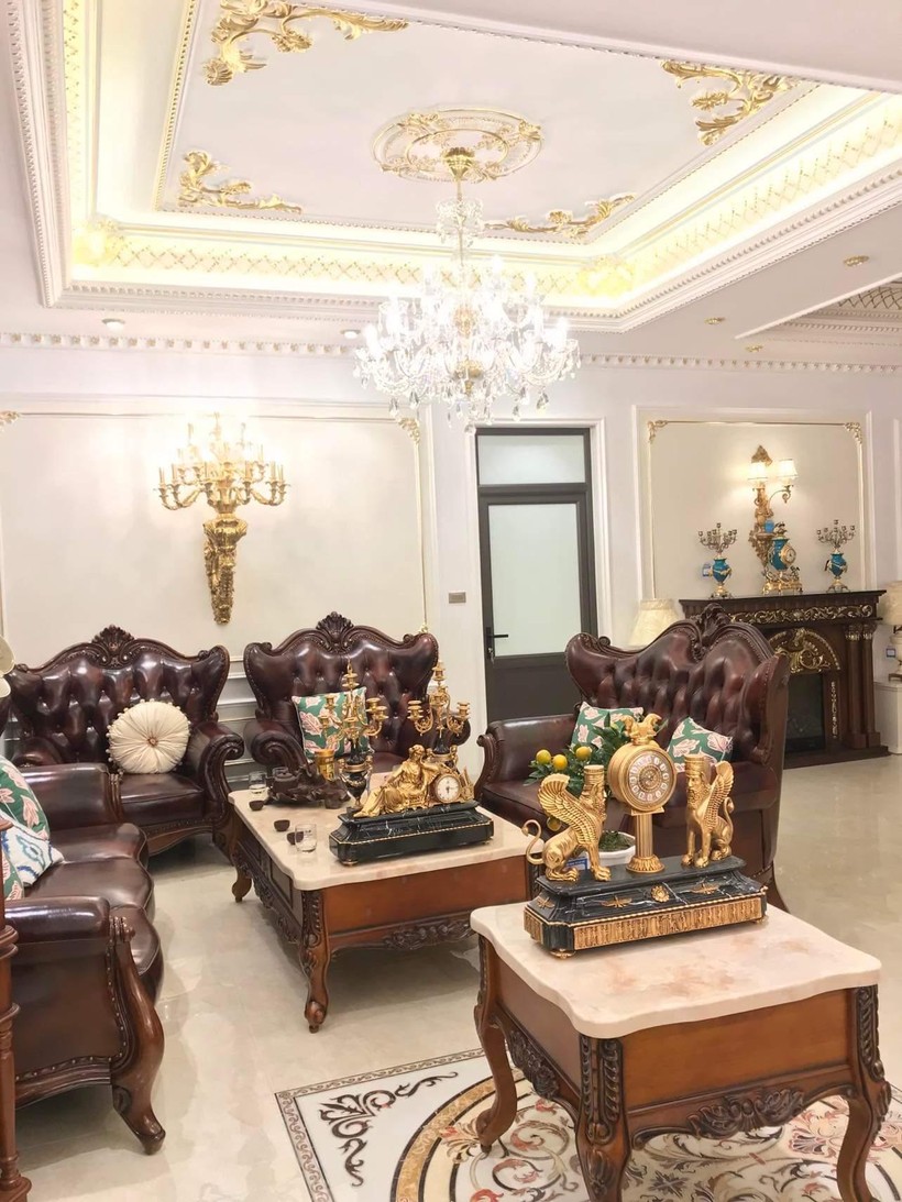 Nội thất một trong 3 căn nhà mặt phố đẹp ở TP. Ninh Bình được công chứng giá bán chỉ 100 triệu đồng.