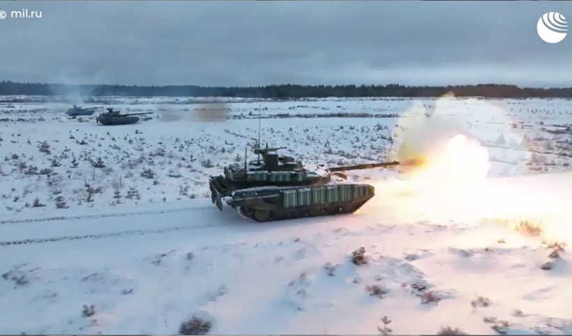 Xe tăng T-90M bắn đạn thật trong diễn tập.