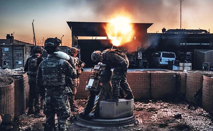 Binh sĩ Mỹ sử dụng cối XM905 tại Syria. 