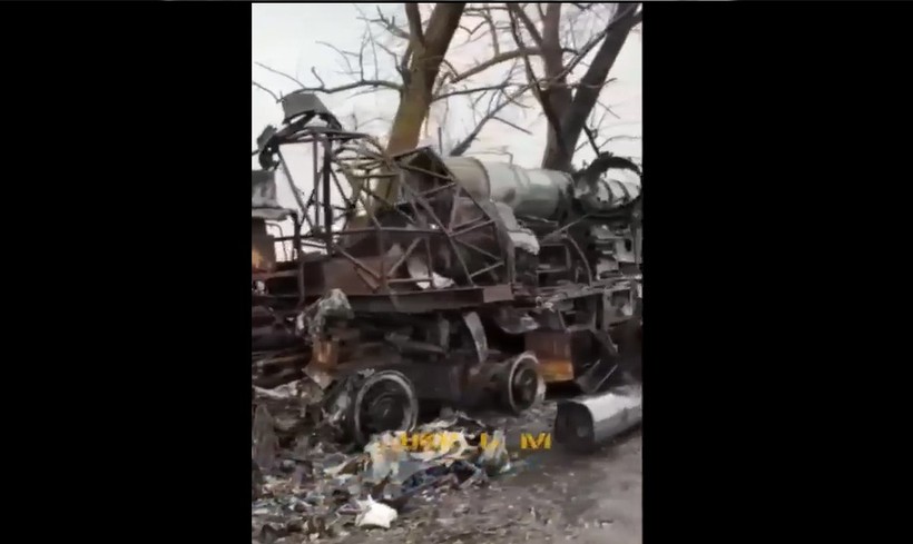 Phần còn lại của S-300 Ukraine sau khi bị tấn công. 