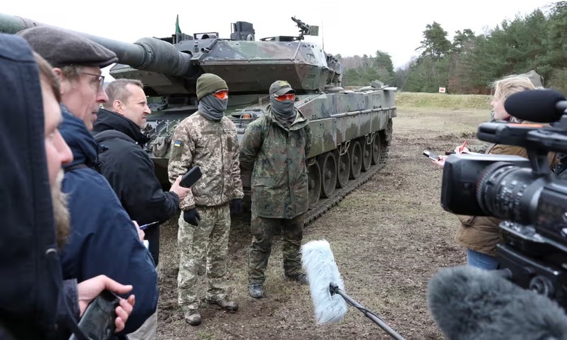 Ukraine tiếp nhận xe tăng Leopard 2.