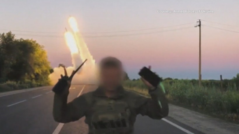 Hệ thống HIMARS Ukraine phóng đạn tấn công lực lượng Nga.
