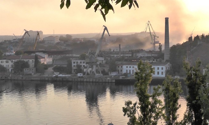 Nhà máy đóng tàu tại Sevastopol, Crimea bị trúng tên lửa Ukraine.