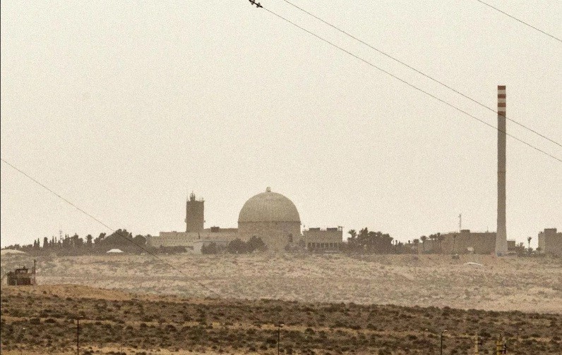 Bức ảnh chụp ngày 8/3/2014 cho thấy một góc nhà máy điện hạt nhân Dimona ở sa mạc Negev, phía nam Israel.