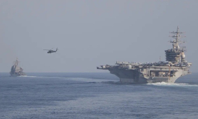 Biên đội tấn công tàu sân bay USS Dwight D. Eisenhower của Mỹ tại Vịnh Ba Tư.