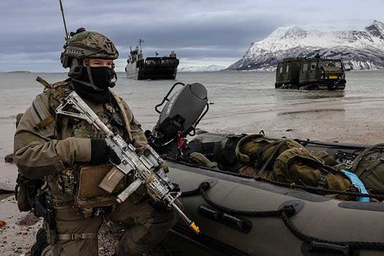 Binh sĩ và thiết bị NATO trong cuộc tập trận Nordic Response 2024.