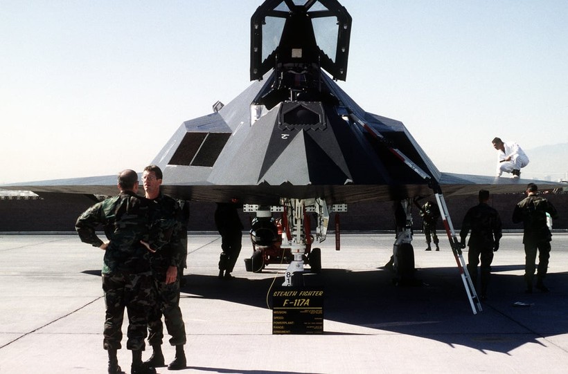 Máy bay tàng hình F-117 Nighthawk.