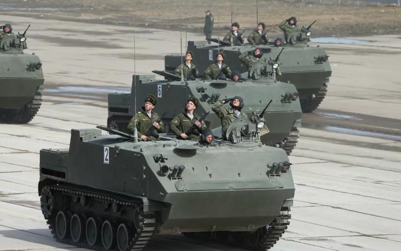 Lực lượng dù Nga trong buổi diễn tập chuẩn bị cho lễ kỷ niệm Ngày chiến thắng.