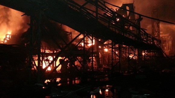 Hiện trường vụ cháy nhà máy lọc dầu Achinsk